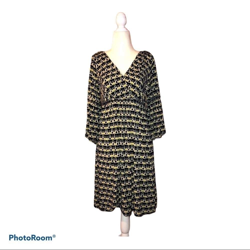 MAX STUDIO Stretch Graphic VNeck Bell Sleeve Dress